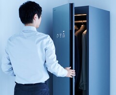 Panasonics smarte Garderobe macht es einfach, Kleidung aufzufrischen. (Bild: Panasonic)