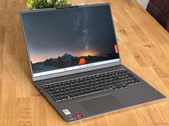 Das äußerlich baugleiche Lenovo ThinkBook 16 G6 ABP. (Bild: Andreas Osthoff)