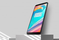 Das OnePlus 5T bekommt mit OxygenOS 5.0.2 nun ebenfalls Android 8 Oreo.
