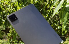 Das Xiaomi Pad 6 besitzt ein schickes Aluminium-Gehäuse (Bild: Marcus Herbrich)