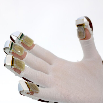Im Inneren des Handschuhs befinden sich hochauflösende Fingerpad-Arrays für jede Fingerkuppe