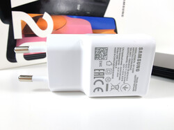 Netzteil des Galaxy A20s mit 15 Watt Nennleistung