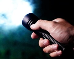 Die neueste Taschenlampe von TerraBeast besitzt einen integrierten Laser. (Bildquelle: TerraBeast)