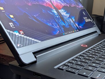 Glänzend, aber ohne Rand-zu-Rand-Glasschutz oder Touchscreen