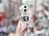 Die DJI Osmo Pocket 4P in der Farbvariante Pearl White.