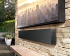 Mit The Terrace bietet Samsung einen Fernseher und eine Soundbar an, die im Freien auch mit Unwettern fertig werden. (Bild: Samsung)