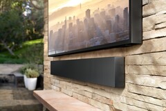 Mit The Terrace bietet Samsung einen Fernseher und eine Soundbar an, die im Freien auch mit Unwettern fertig werden. (Bild: Samsung)