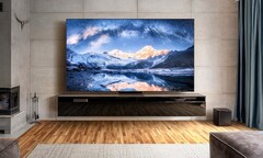 Samsung präsentiert einen 8K QLED Smart TV mit One Connect Box. (Bild: Samsung)