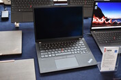 Lenovo ThinkPad X13 G4 Deep Black: OLED-Display