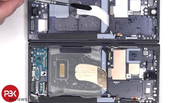 Im Vergleich zum Galaxy S22 Ultra (oben) ist die Kühlung des Galaxy S23 Ultra fast doppelt so groß. (Bild: PBKReviews)