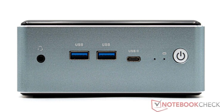 Vorderseite: 3,5mm Klinke (Line-out+Mic-in), 2x USB 3.2, 1x USB-C (3.2 Gen 2 + DisplayPort 1.4), Power-On