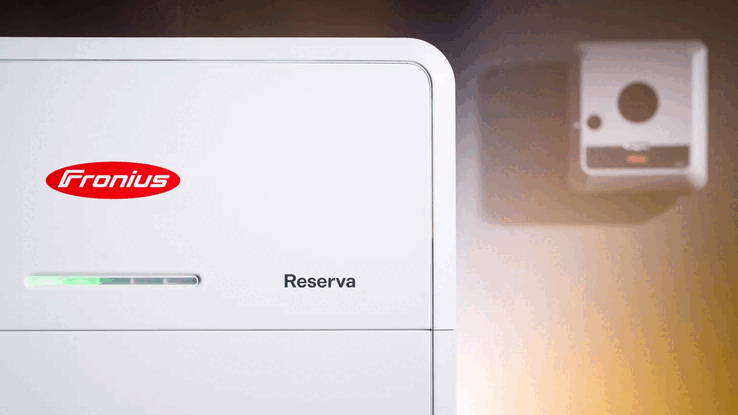 Bei Batteriespeichern für PV-Anlagen, etwa dem Fronius Reserva, braucht es noch viel Leistungselektronik.
