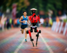 Der Roboter "Lighting" hat den Halbmarathon 7 Minuten schneller als Jacob Kiplimo absolviert