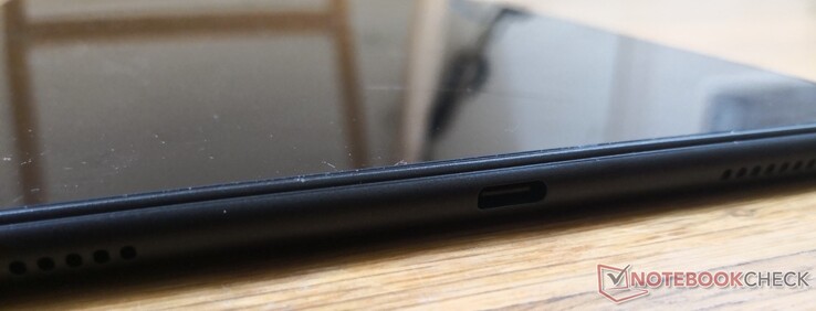 Links: USB-C-Anschluss