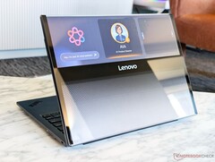 Lenovo rollt das OLED-Display dieses Konzept-Laptops auf die Rückseite. (Bildquelle: Lenovo)