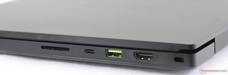 Rechts: SD-Kartenleser UHS-III, USB Typ-C + Thunderbolt 3, USB 3.2 Gen. 2, HDMI 2.0b, Kensington Lock