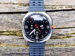 Der Nachfolger der abgebildeten Samsung Galaxy Watch Ultra erhält ein Akku-Upgrade.