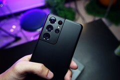 Samsung behauptet, das Galaxy S21 Ultra würde eine deutlich bessere Kamera besitzen als das iPhone 12 Pro Max. (Bild: Anh Nhat)