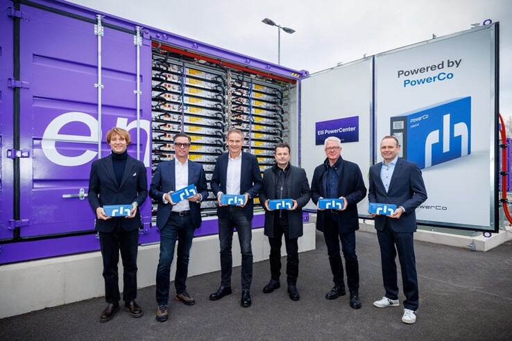 Von links nach rechts: Giovanni Palazzo (CEO, Elli), Thomas Schmall (Member of the Board of Management, Volkswagen Group, Technology), Oliver Blume (CEO Volkswagen AG), Mark Möller (CTO Elli), Frank Blome (CEO, PowerCo SE), Thomas Lehnert (Head of Business Unit Energy Storage Systems, PowerCo SE)