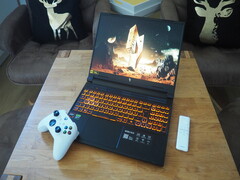 Preiswerter Gaming-Laptop mit super Laufzeit: Acer Nitro V 16 AI im Test