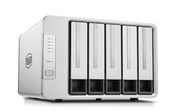 D5-300C: Das RAID-System wird per USB Typ C angeschlossen