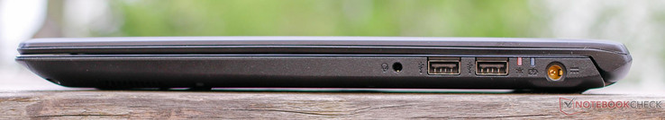 Rechte Seite: 3,5-mm-Klinkenanschluss für Mikro und Kopfhörer, 2 mal USB-Typ-A (2.0), Statusleuchten, Netzanschluss