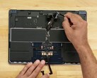 Das neue MacBook Air macht Repaturen unnötig umständlich. (Bild: iFixit)