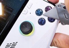 Der Asus ROG Ally Gaming-Handheld besteht größtenteils aus Plastik. (Bild: JerryRigEverything)