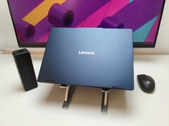 Energieeffizient, aber nicht besonders flott: Der Core Ultra 5 322 im IdeaPad 5i 2-in-1 14
