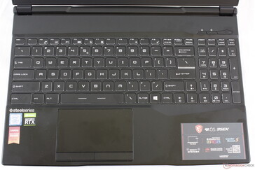Bekanntes SteelSeries-Tastatur-Layout mit Tasten für Turbo Fan und Dragon Center