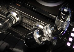 Die Corsair MP700 Pro kann mit einer externen Wasserkühlung verbunden werden. (Bild: Corsair)