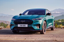 Der neue Ford Mustang Mach-E GT California Special bringt blaue Farbakzente auf die Straße.