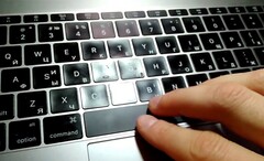Auch beim MacBook Pro 2018 tauchen bereits erste Meldungen zu steckengebliebenen Tasten auf.