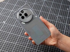 Nothing stellt dem abgebildeten Phone (3a) Pro bald ein teureres Modell zur Seite. (Bildquelle: Google)