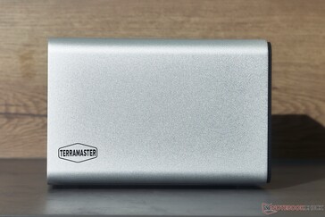 Das Aluminiumgehäuse verleiht dem F4-425 Pro einen hochwertigen Look.