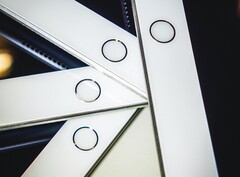 Das Apple iPhone der nächsten Generation soll zusätzlich zu Face ID einen ins Display integrierten Fingerabdrucksensor erhalten. (Bild: Mika Baumeister)