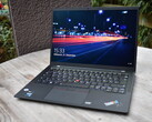 Test Lenovo ThinkPad X1 Carbon G10 30th Anniversary Laptop: OLED-Edition mit Ausdauer-Problem