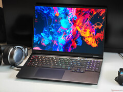 XMG Fusion 16 OLED im Test - Der erste XMG-Laptop mit einem OLED-Bildschirm