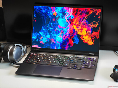 XMG Fusion 16 OLED im Test - Der erste XMG-Laptop mit einem OLED-Bildschirm