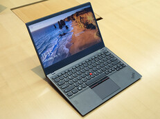 Lenovo ThinkPad X1 Carbon Prototyp: Aktuelles Modell sollte ursprünglich MacBook 12 Konkurrent werden (Bildquelle: pc.watch.impress.co.jp)