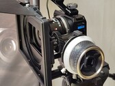 Die GoPro Mission 1 Pro ILS mit einem Laowa 17mm T1.9 MFT Cine-Objektiv, montiert in einem SmallRig-Cage mit Follow Focus und Matte Box