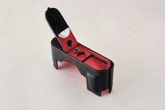 Oberwerth versteckt einen Apple AirTag in einer Hülle für die Leica M11. (Bild: Oberwerth)