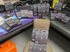 Ein Foto der zahlreichen Samsung 9100 Pro SSDs (Bildquelle: r/pcmasterrace)