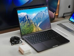 Das kommende OLED-MacBook-Pro soll deutlich leichter werden, doch einige Fans fürchten Abstriche bei Akku, Kühlung und Anschlüssen.