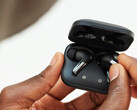 Die OnePlus Buds Pro können drahtlos augeladen werden, die aktive Geräuschunterdrückung soll Lärm um bis zu 40 dB reduzieren. (Bild: OnePlus)