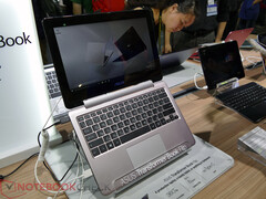 Das Asus Transformer Book Flip TP200 ist ein kleines Windows-Convertible (Bild: Asus)