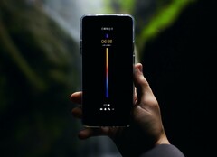 Mit OxygenOS 11 bekommen OnePlus-Smartphones endlich ein Always-on-Display. (Bild: OnePlus / Creator Studio / David Monje)
