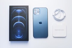 Das Apple iPhone 15 soll endlich auf USB-C umsteigen. (Bild: Salman Majeed)