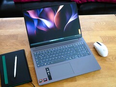 Hier im Bild: Die IPS-Variante des Lenovo IdeaPad Slim 5 16 AKP10 (Bild: Florian Glaser)