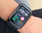 Die Huawei Watch D trägt am Handgelenk ein wenig auf und ist auch nicht die leichteste Smartwatch am Markt. Dafür kann sie aber gut Blutdruck messen.